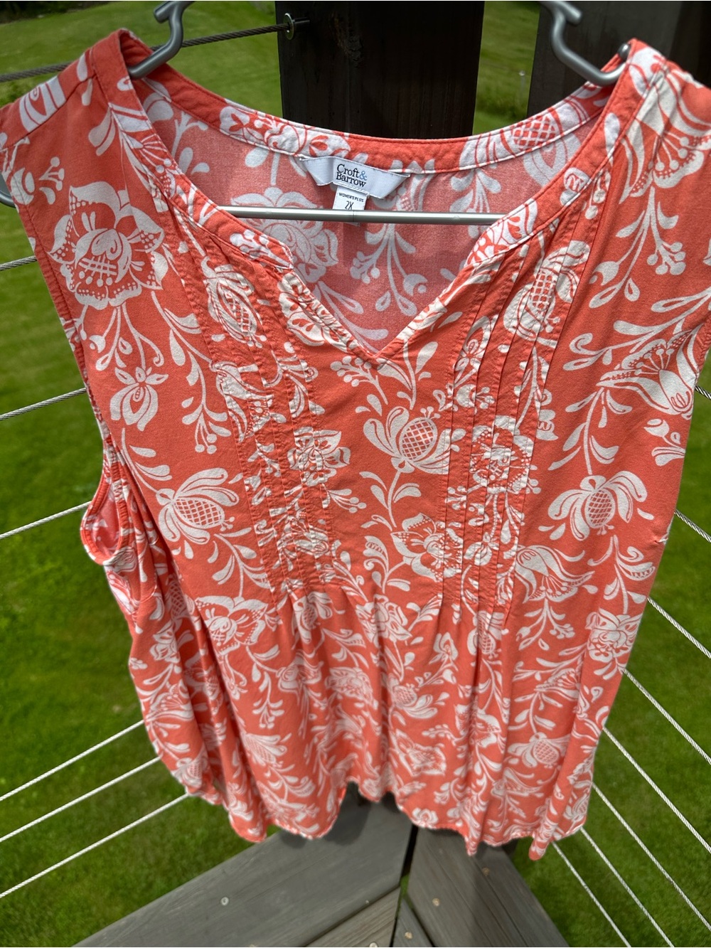 croft & barrow Coral and White Floral V-Neck Sleeveless Top